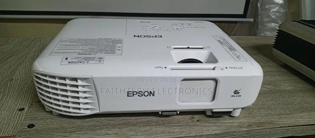 Clean Refurbished Epson Projector – Crystal Clear Display