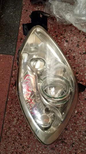 Headlight Mazda Verisa