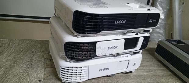 Refurbished Clean S05 Projector – Long Lamp Life - main view