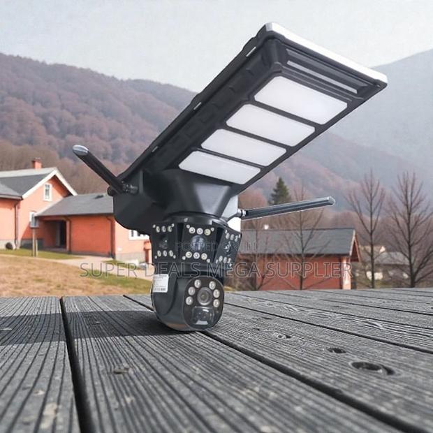 Ultra Low Power 4g PTZ Smart Security Camera System Solar Street Light - main view