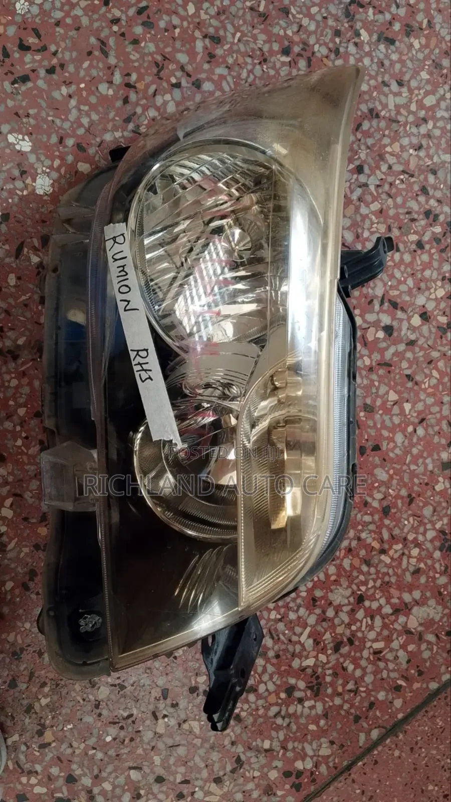 Headlight Toyota Rumion
