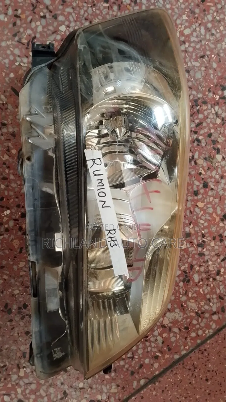Headlight Toyota Rumion