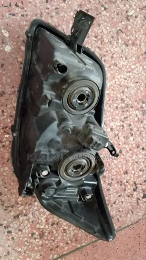 Headlight Toyota Rumion