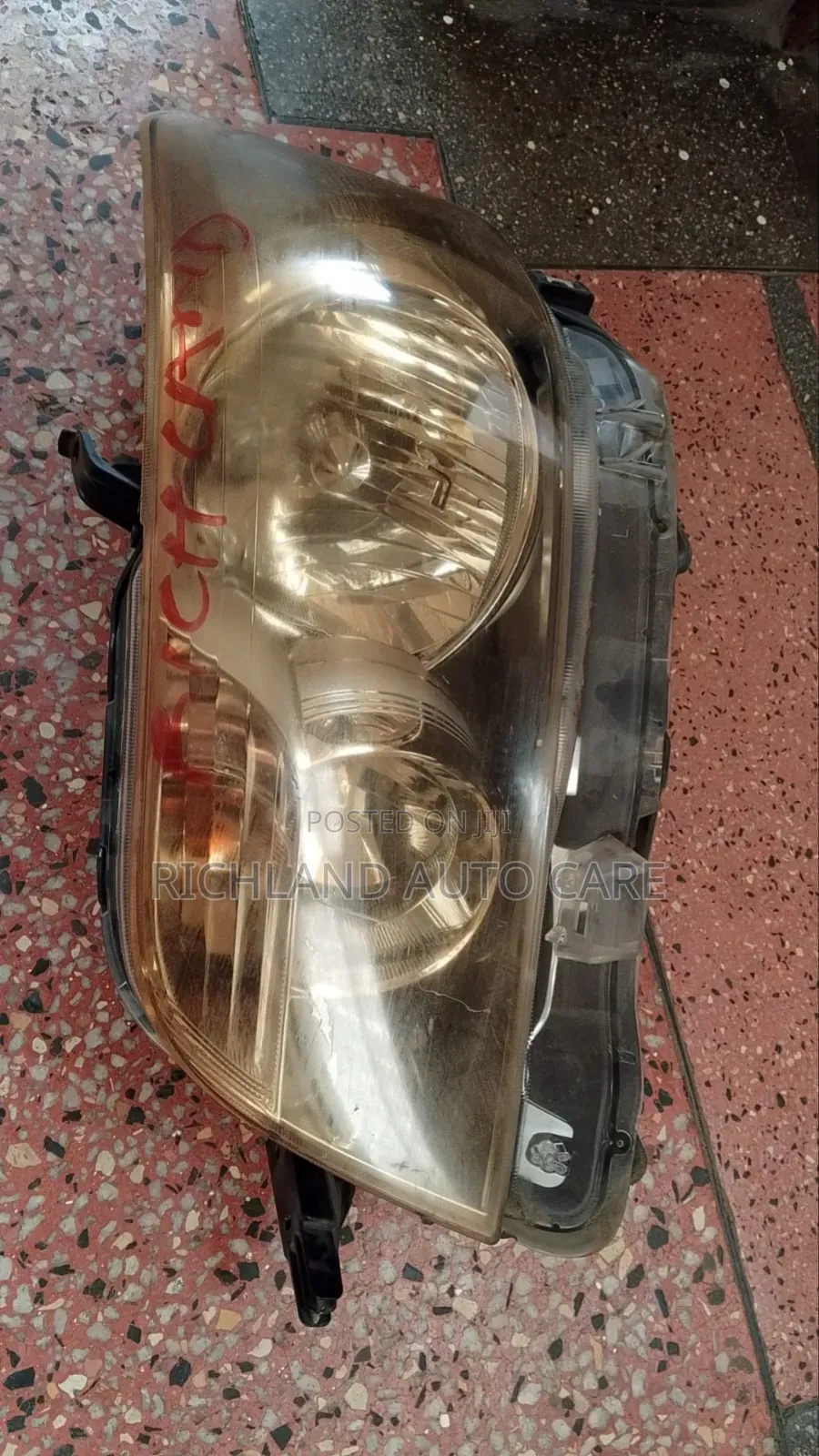 Headlight Toyota Rumion