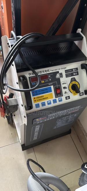 Heavy Duty Fast Start Car Charger Machine 12/24v