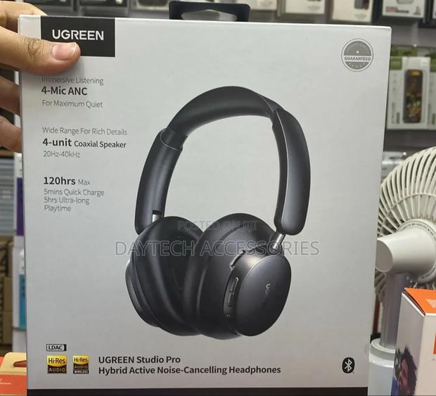 The Ugreen Studio Pro Hybrid Active Noise-Cancelling Headphone. - main view