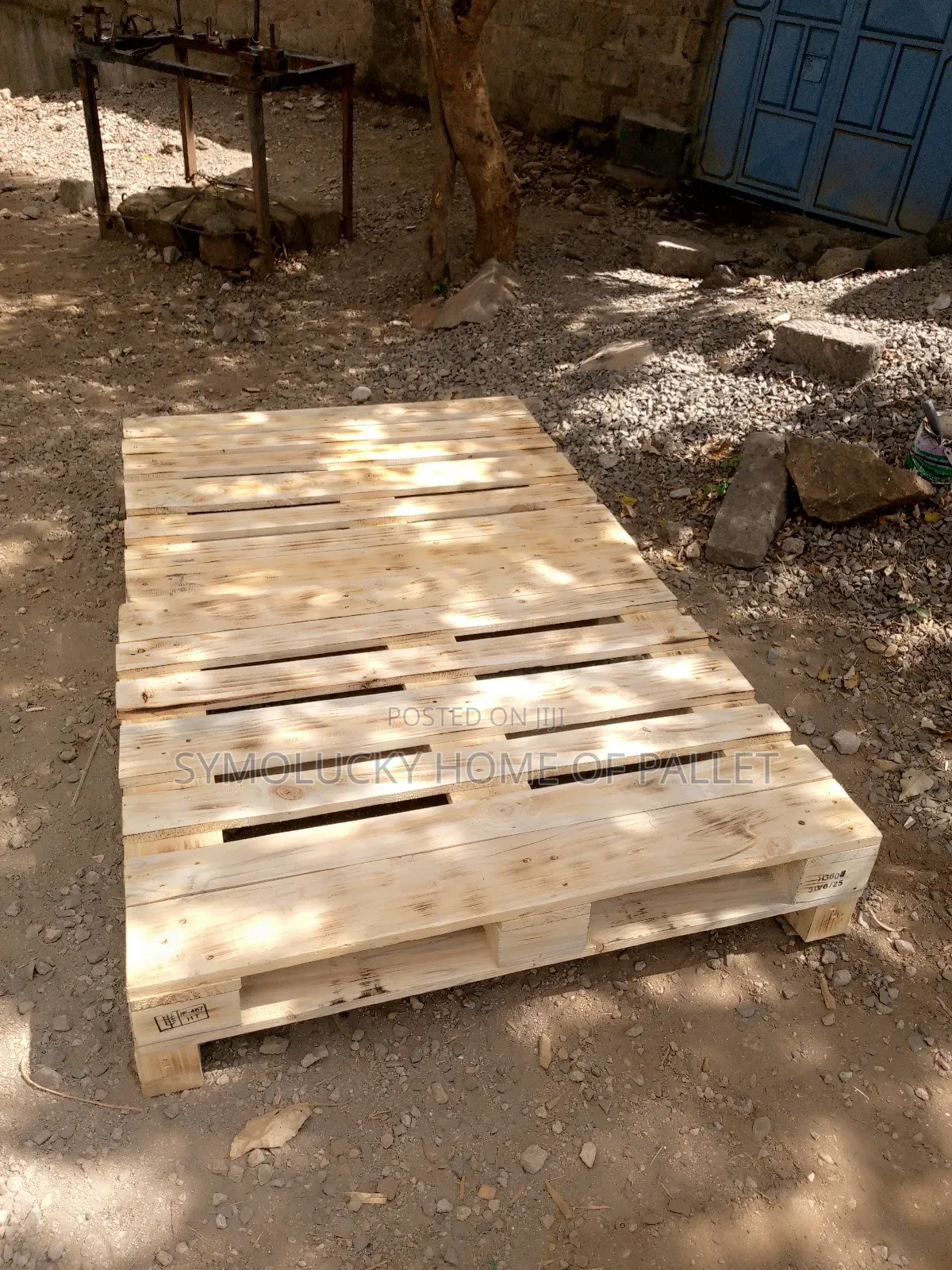 4*6 Pallet Bed Raised. Simple Design