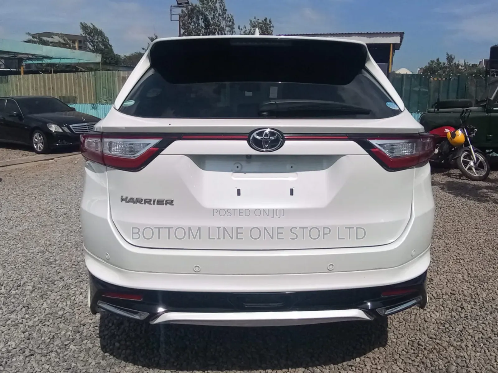 Toyota Harrier 2.0 4WD 2019 White