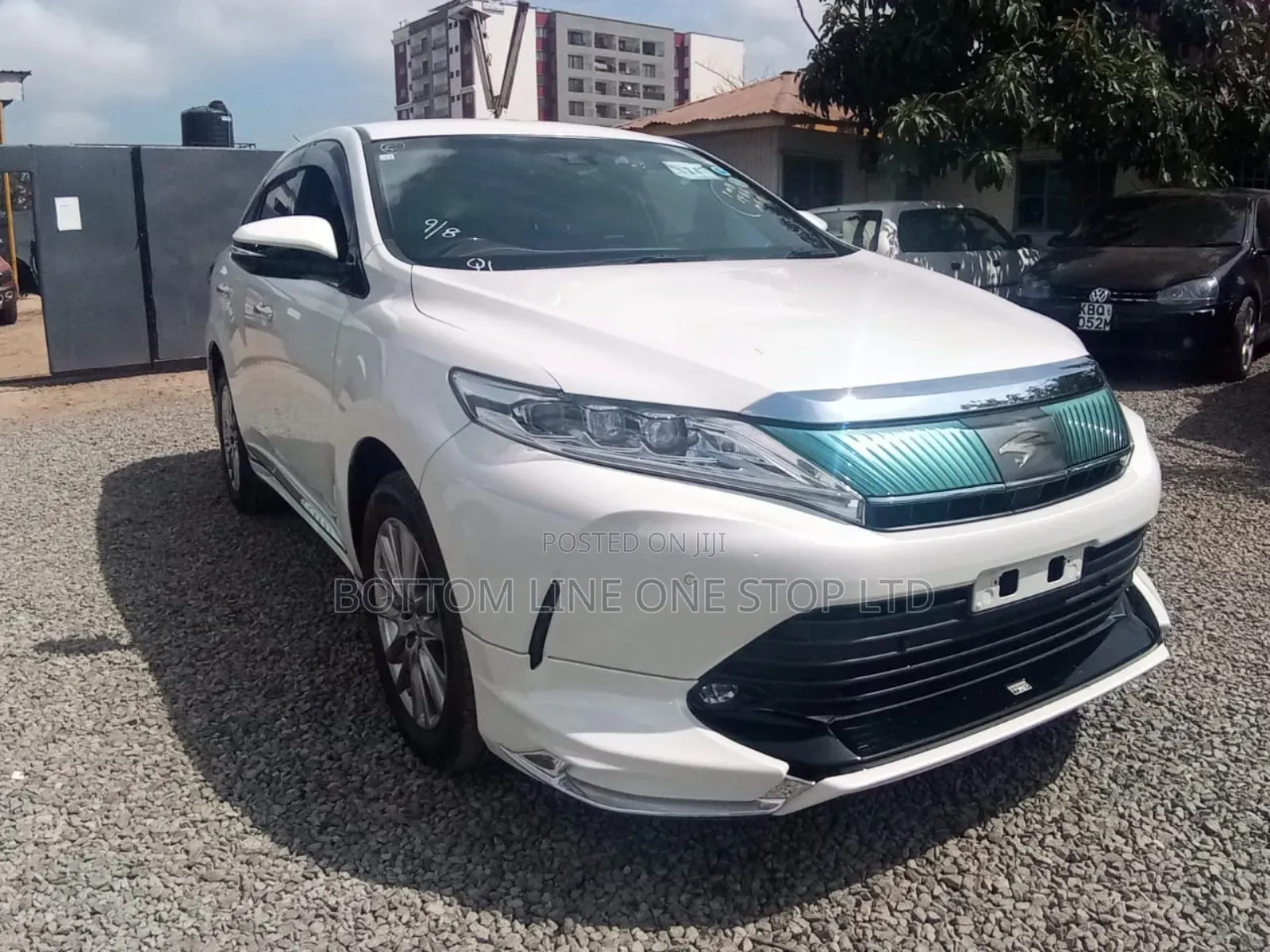 Toyota Harrier 2.0 4WD 2019 White