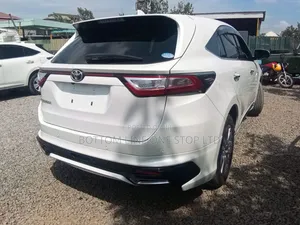 Toyota Harrier 2.0 4WD 2019 White