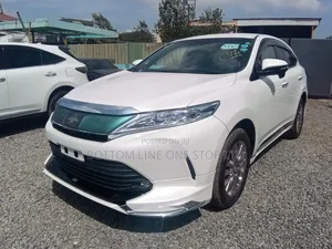 Toyota Harrier 2.0 4WD 2019 White