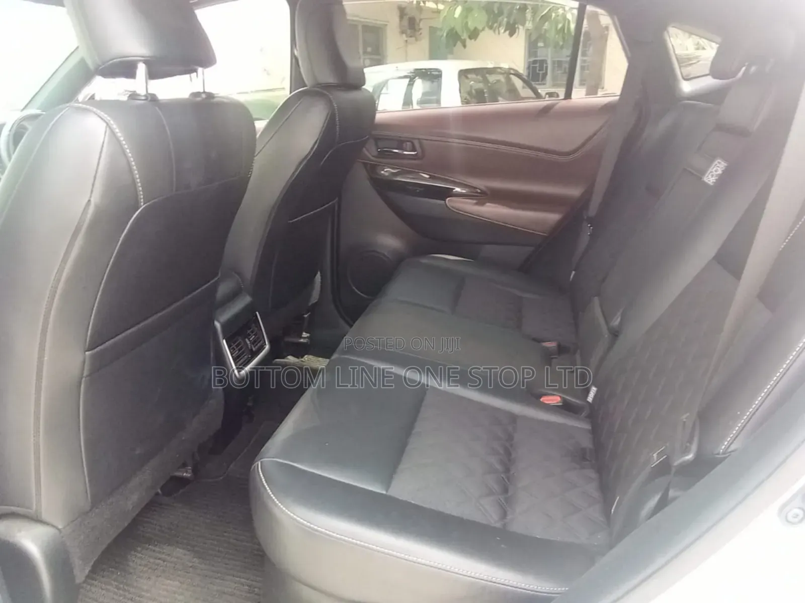 Toyota Harrier 2.0 4WD 2019 White