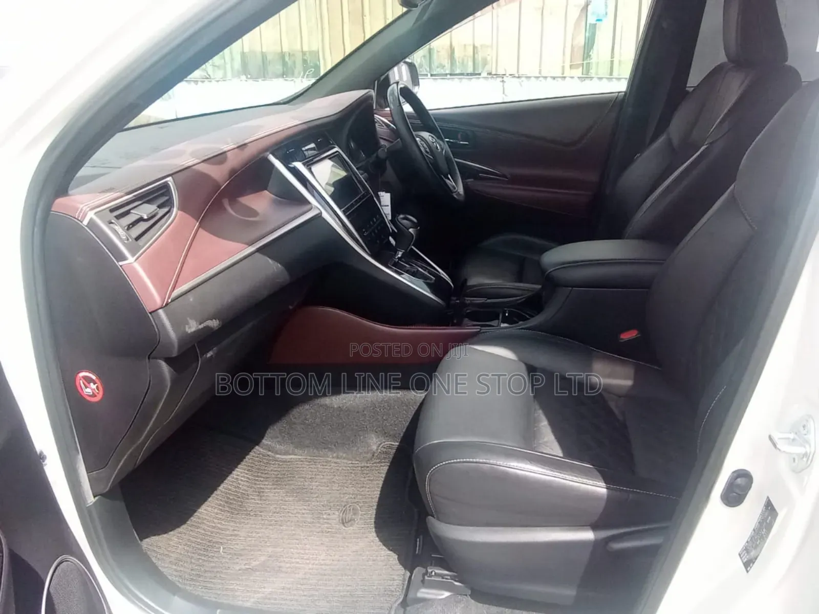 Toyota Harrier 2.0 4WD 2019 White