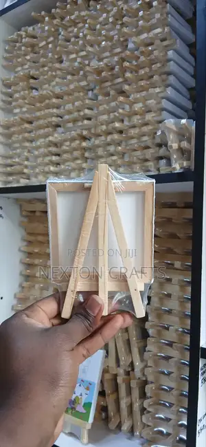 Canvas Paint 10 By 10 Cm With Stand