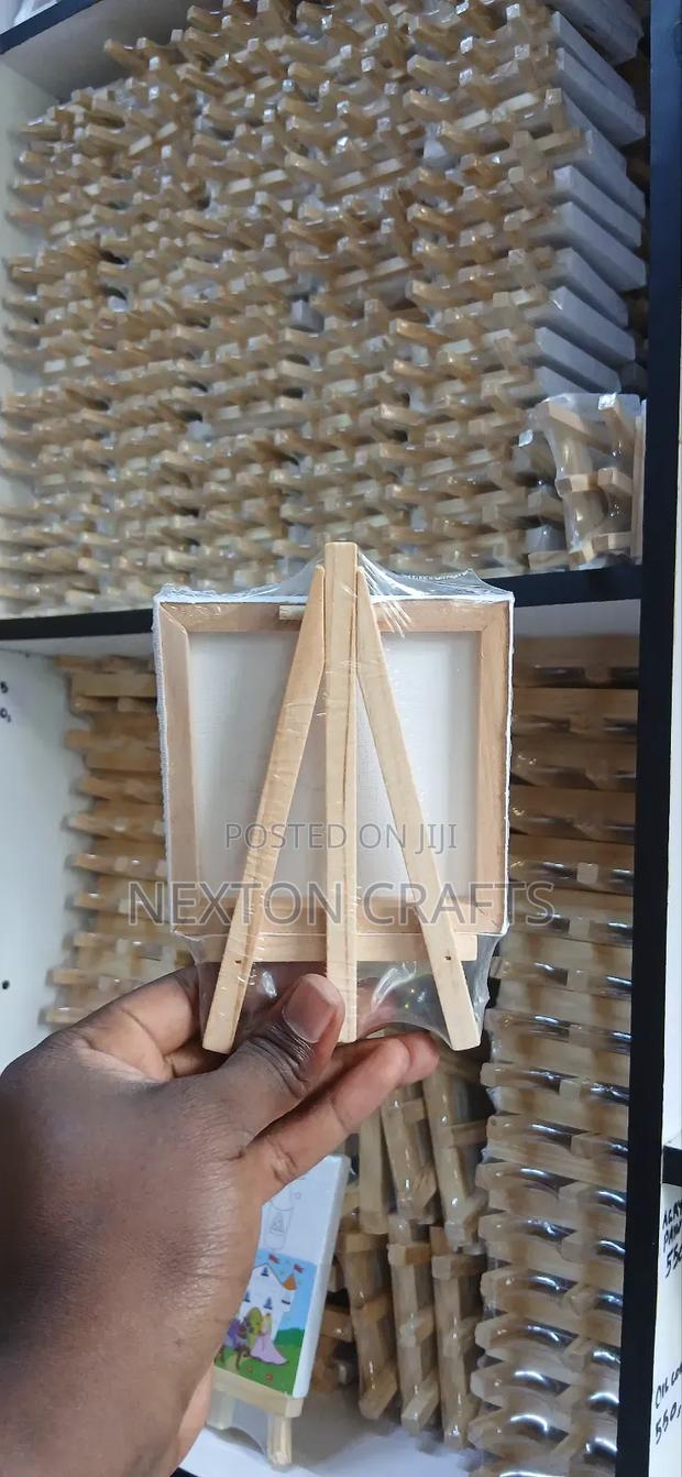 Canvas Paint 10 By 10 Cm With Stand - thumbnail 3