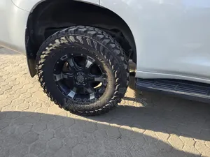 Toyota Land Cruiser Prado 2018 White