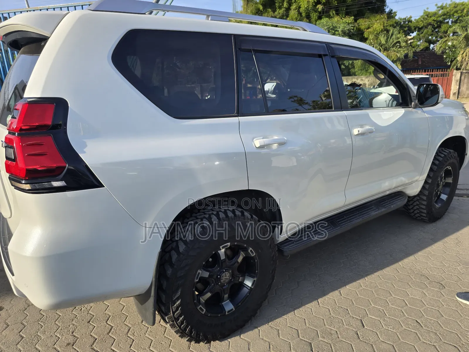 Toyota Land Cruiser Prado 2018 White