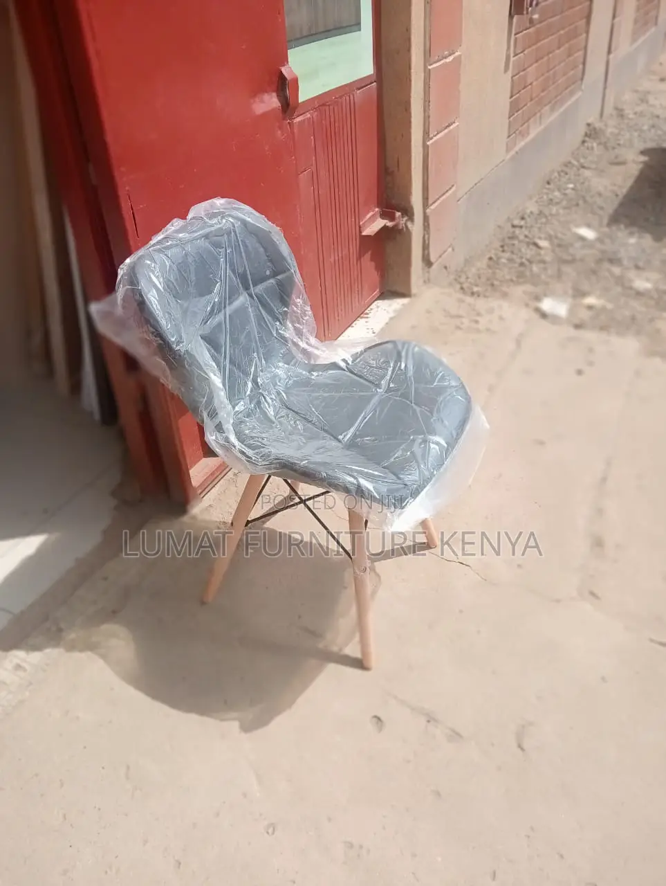 Durable Eames Home/Office Chair