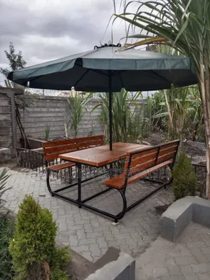 Private Garden Outdoor Umbrella Bench