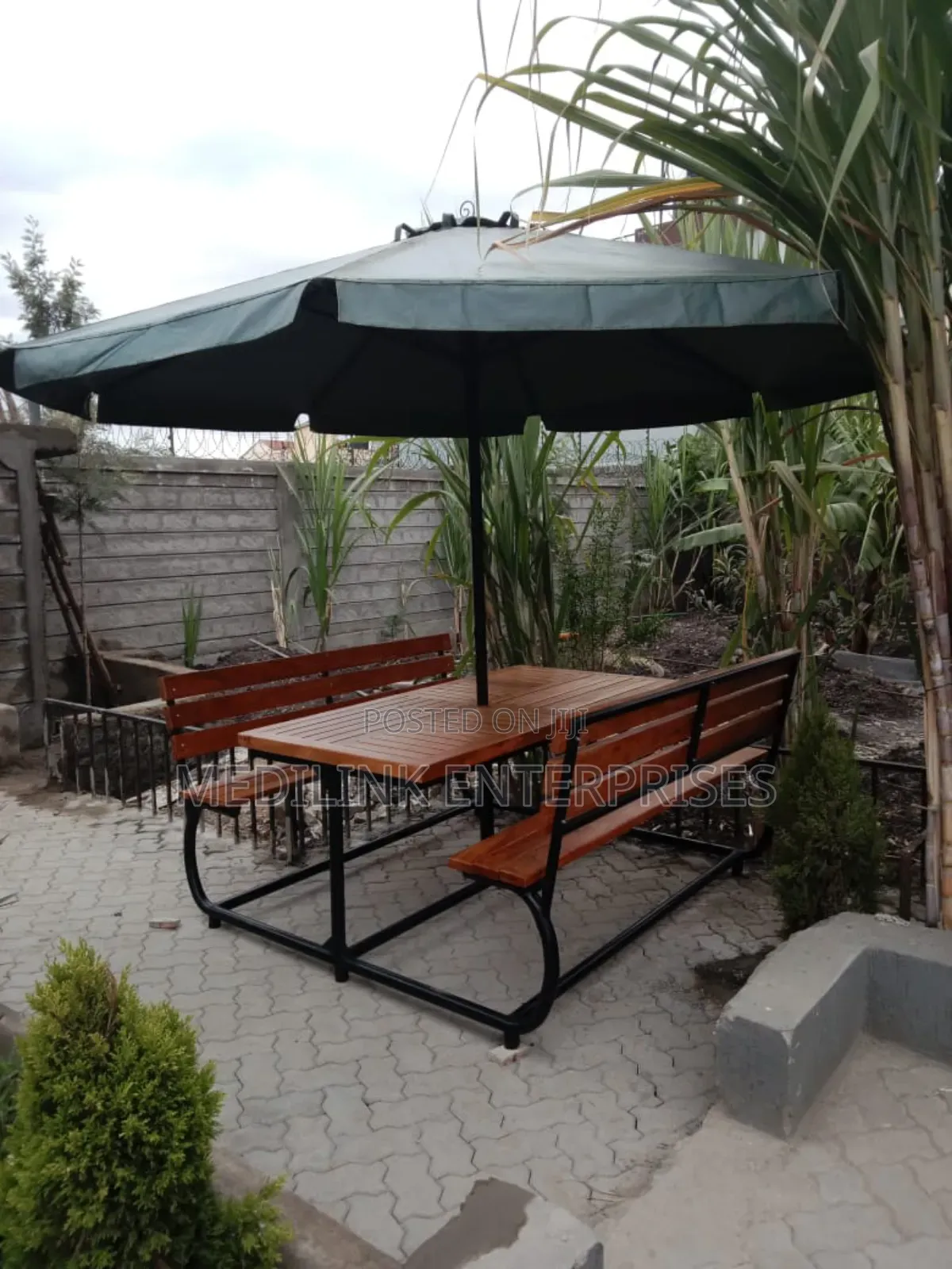 Wooden Metallic Umbrella Bench