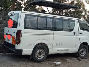 Toyota HiAce 2018 White