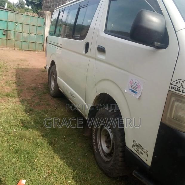Toyota HiAce 2018 White - thumbnail 3