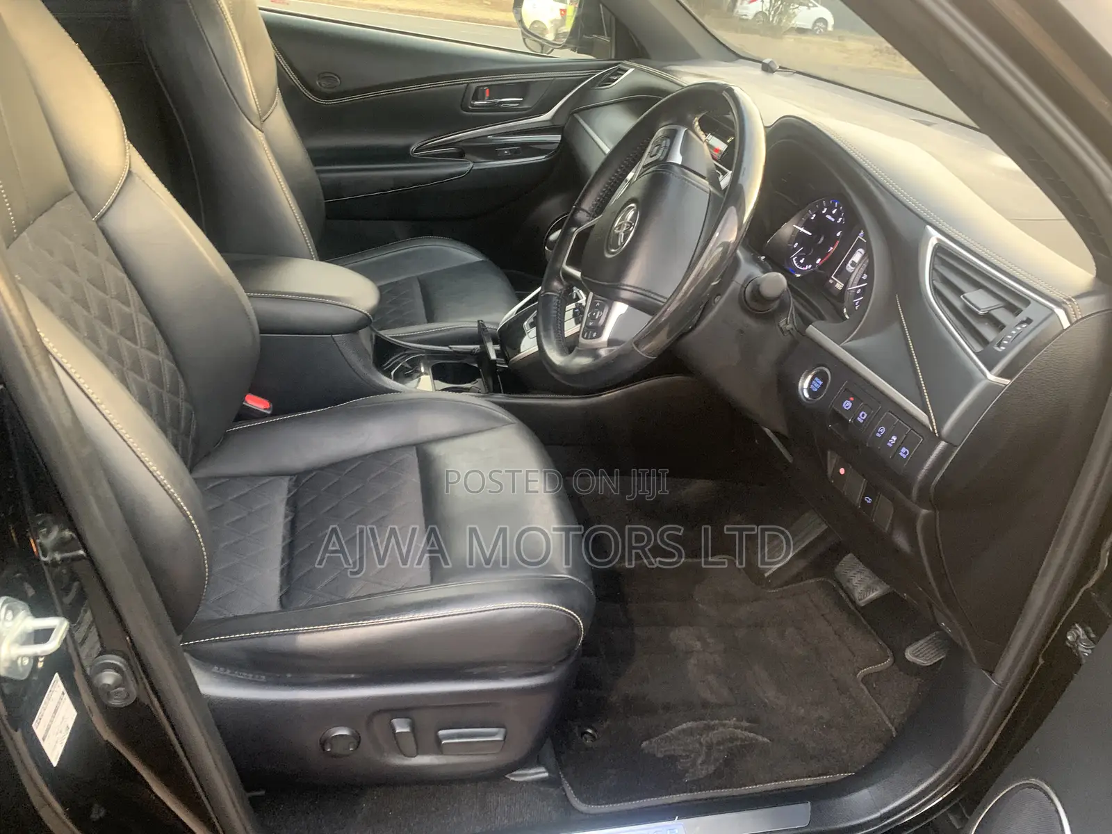 Toyota Harrier 2.0 2018 Black