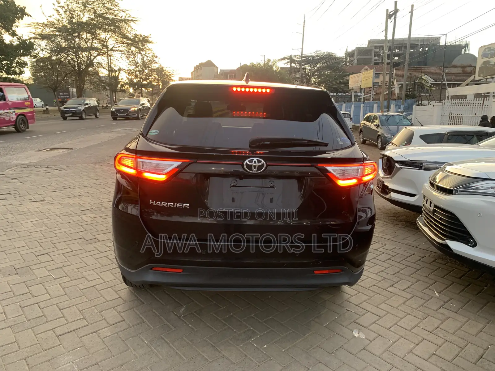 Toyota Harrier 2.0 2018 Black