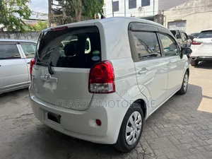 Toyota Porte 1.5 FWD 2019 White