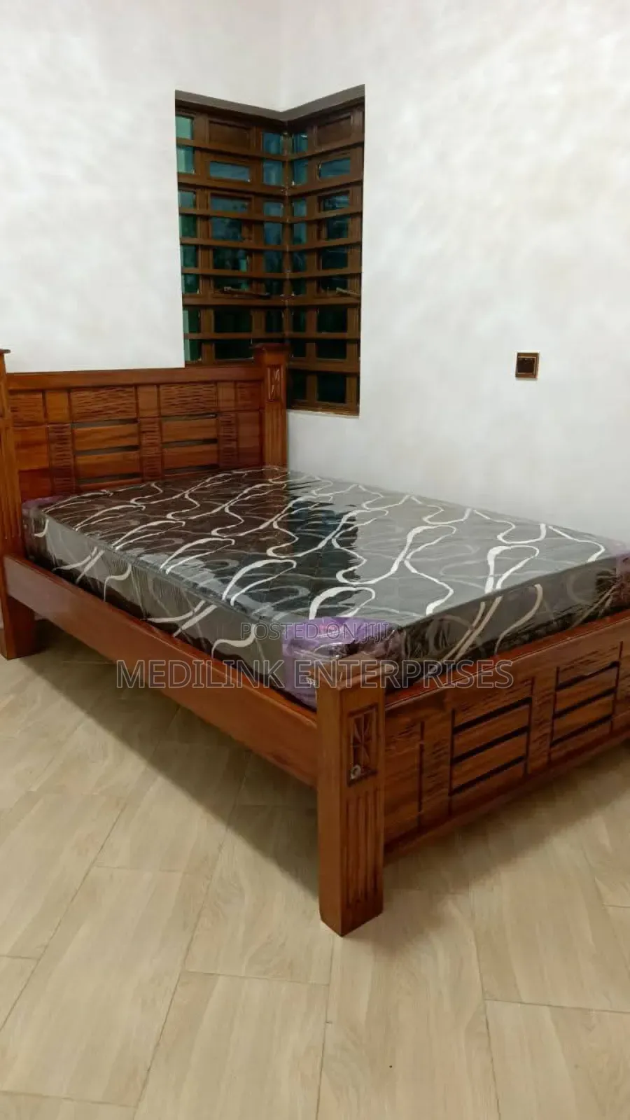 Mahogany Walnut 5*6 (Queen Sized Bed)