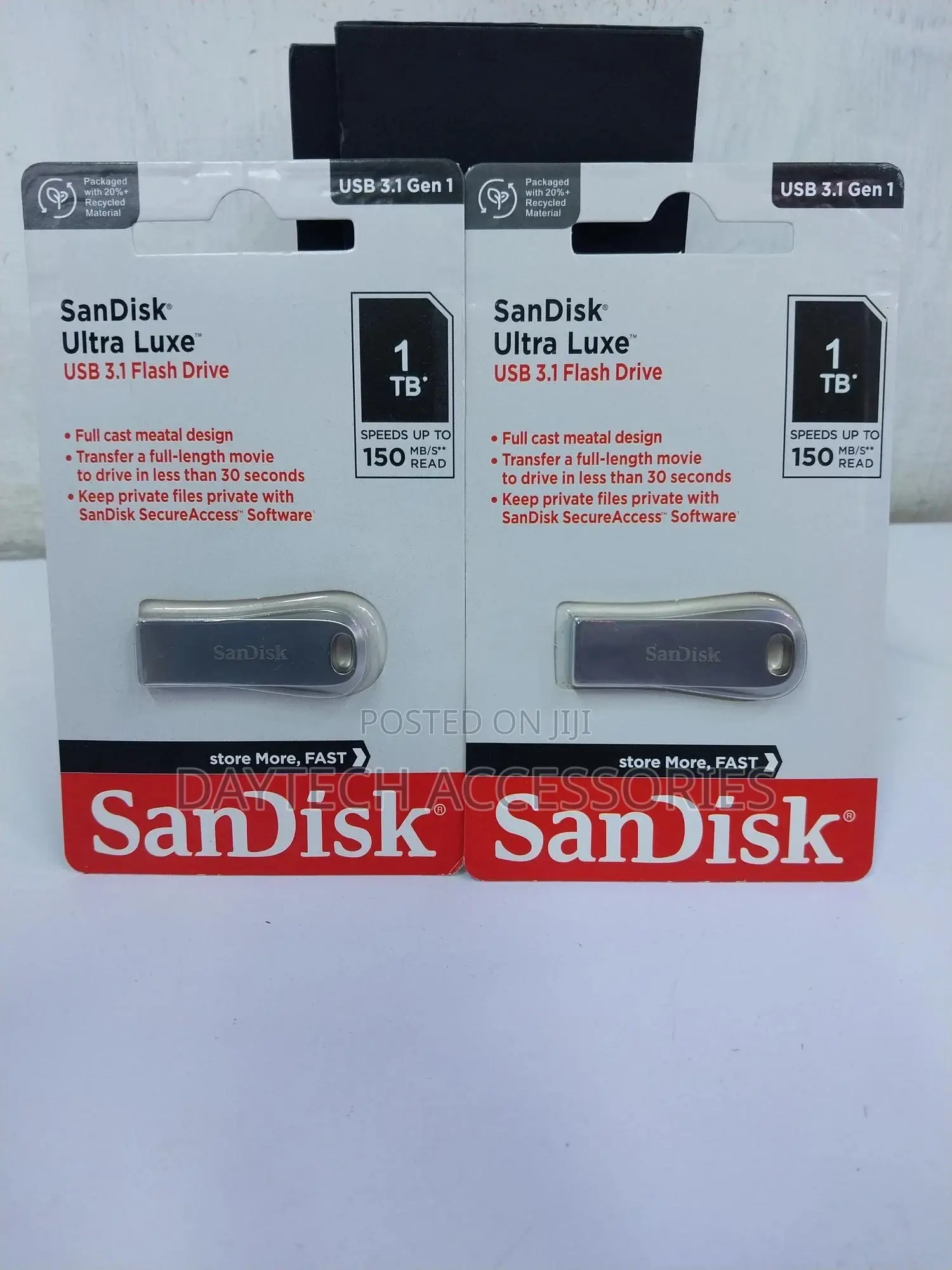 The Sandisk Ultra Luxe Usb 3.1 Flash Drive 1tb Capacity.