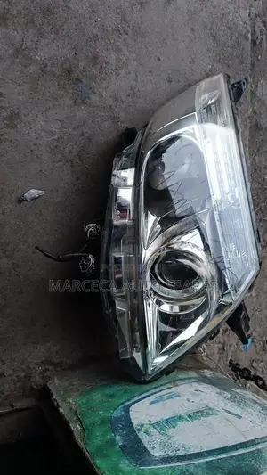 Noah Headlight Clear Xenon , Original