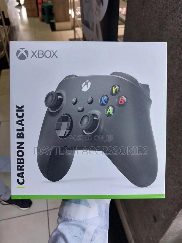 Xbox Series Carbon Black Controller - thumbnail 2