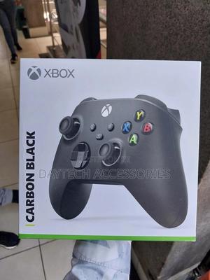 Xbox Series Carbon Black Controller - main view