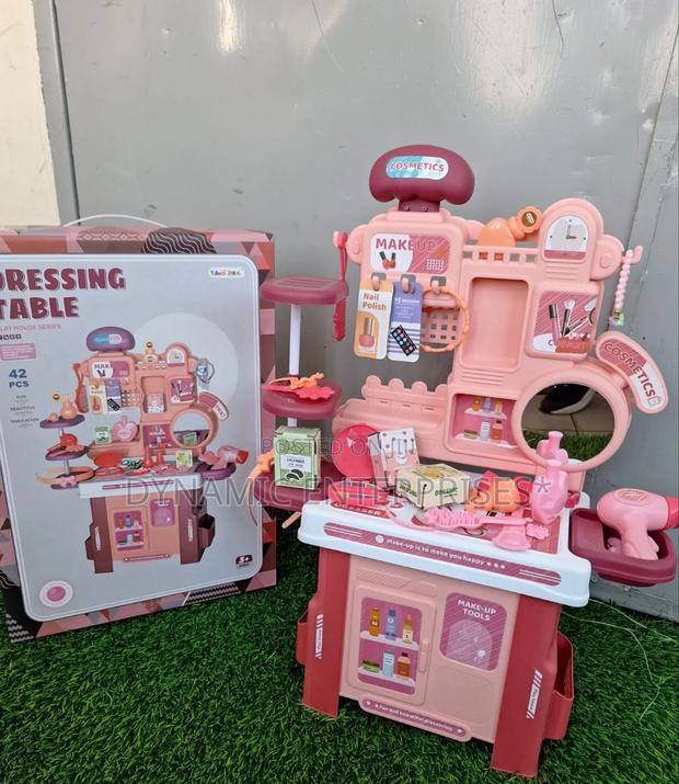 Children's Pretend Play Makeup Vanity Set. - main view