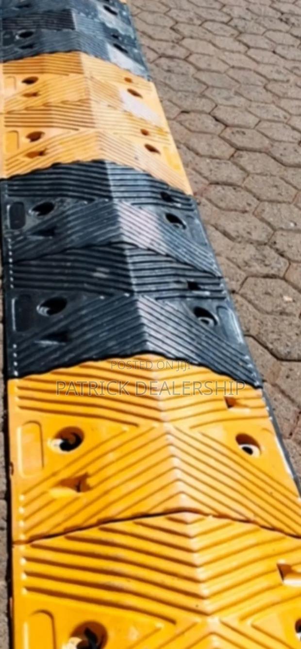 Road Speed Bump - thumbnail 2