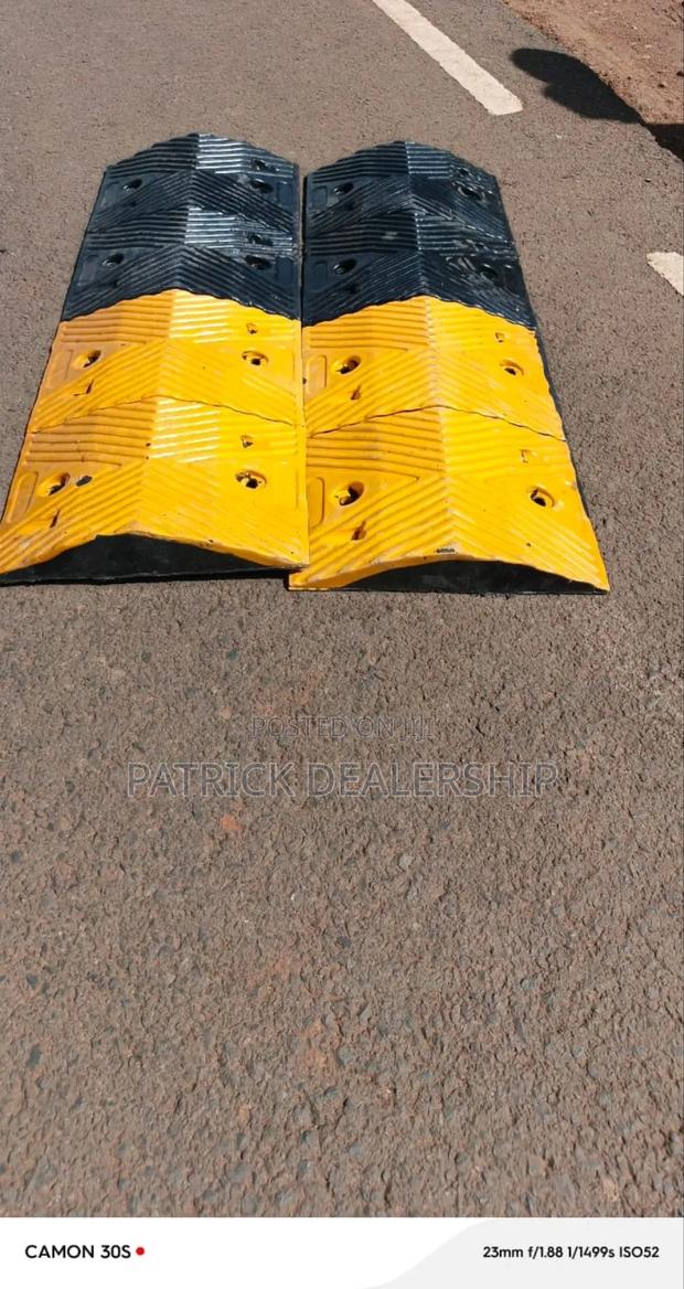 Reflective Rubber Speed Bump - thumbnail 2