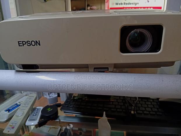 Epson Eb-84he – High Brightness, Full Connectivity, and Strong Audio