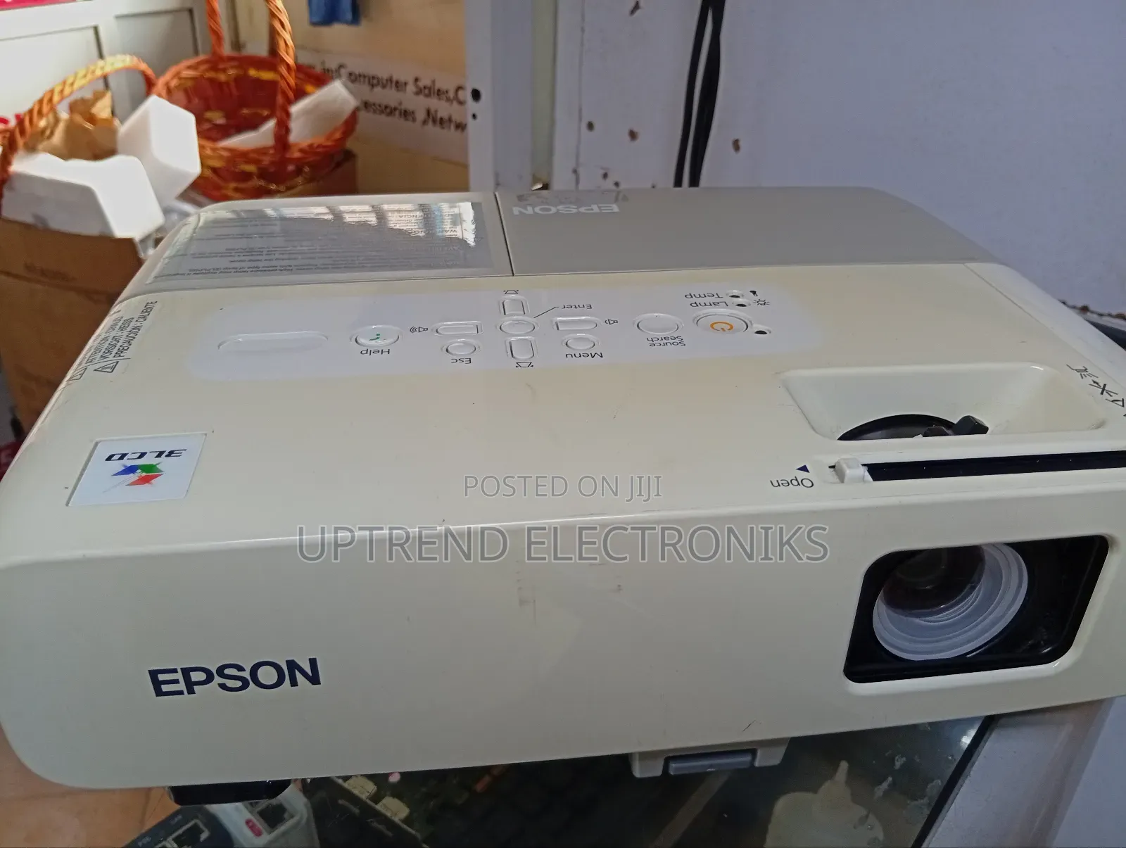 Epson Eb-84he – Big Screen Performance With Easy Device Support