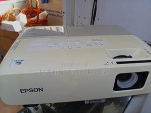 Epson Eb-84he – Big Screen Performance With Easy Device Support - thumbnail 2