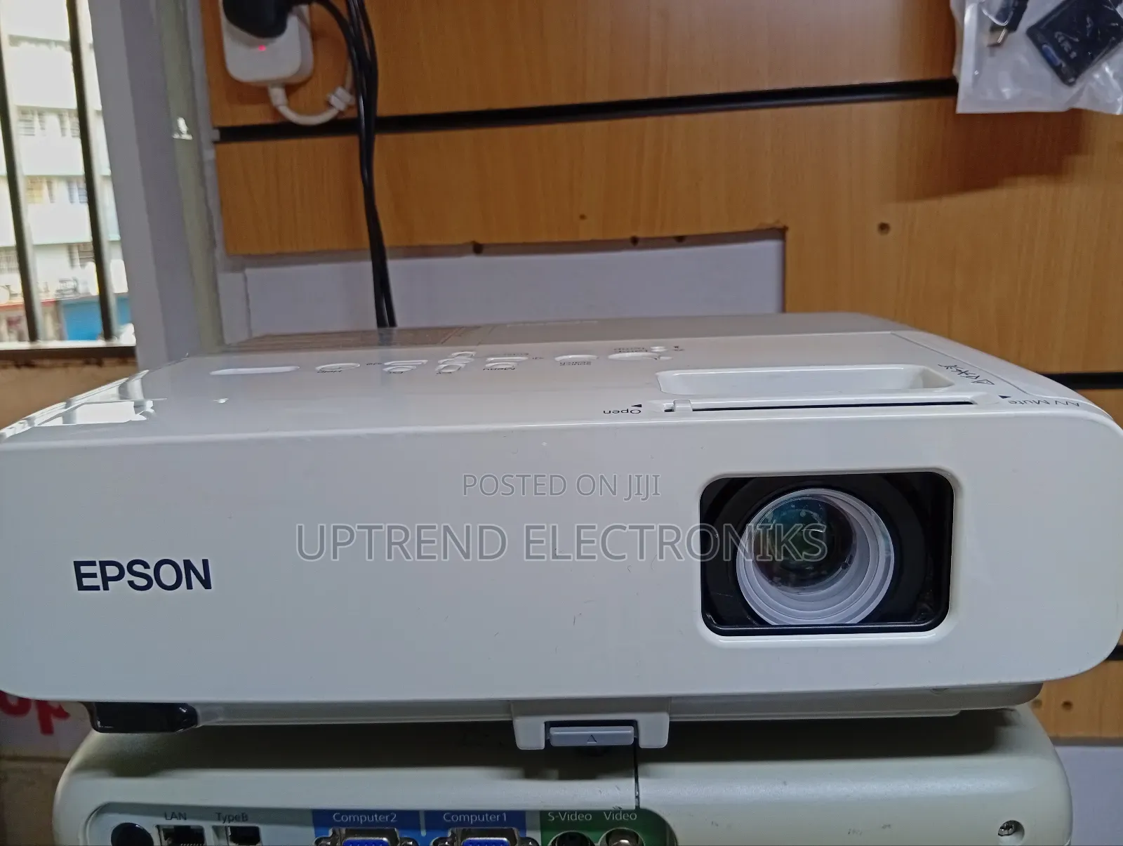 Epson Eb-84he Projector With Strong Brightness Connectivity