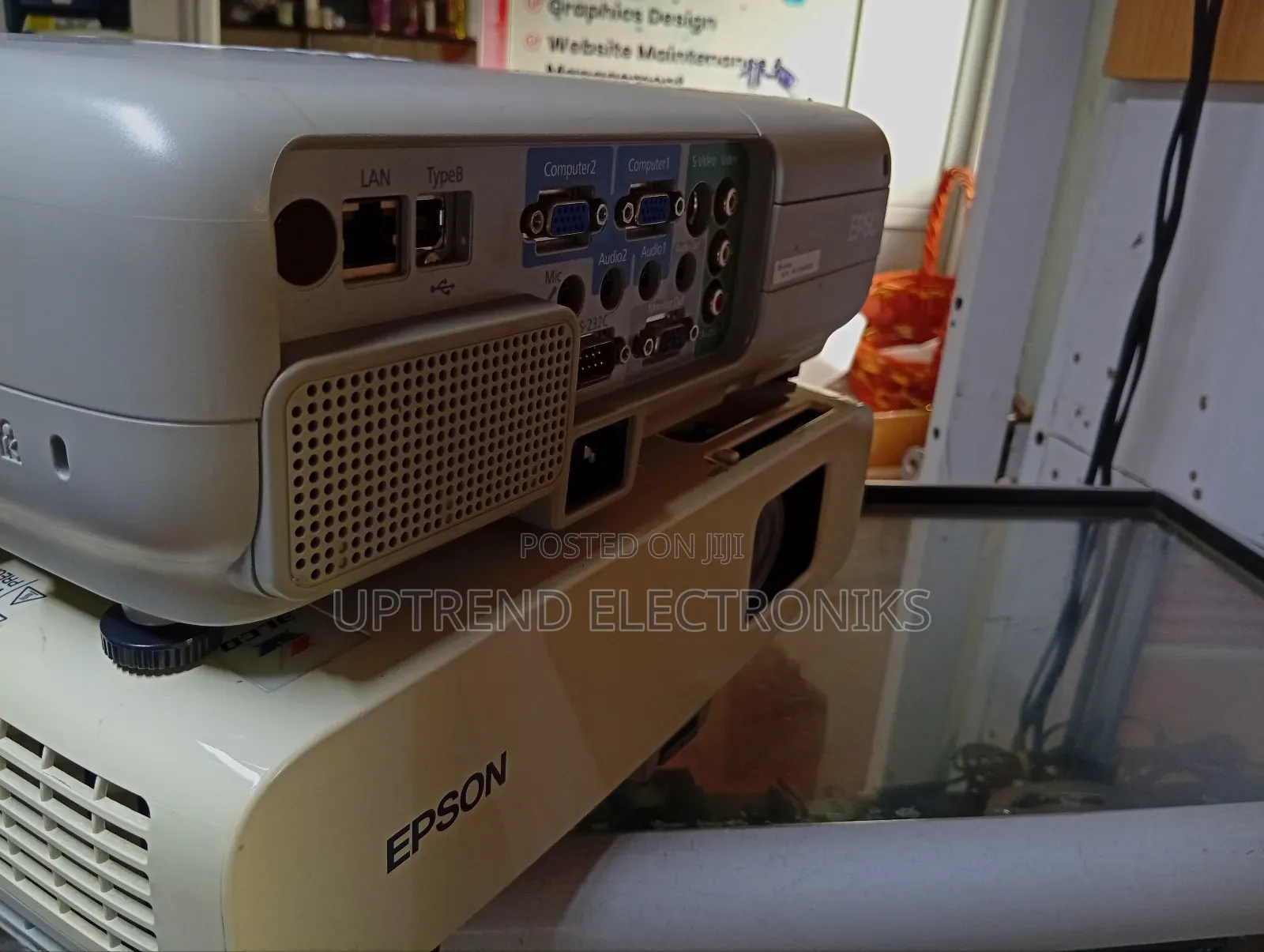 Epson Eb-84he Projector With Strong Brightness Connectivity