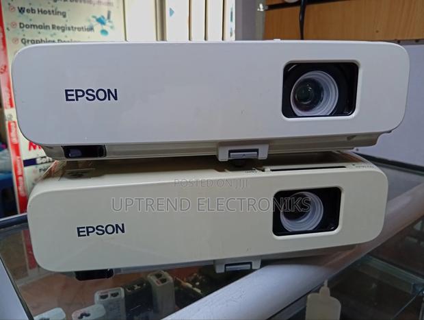 Epson Eb-84he – Perfect for Schools, Training Centers Businesses