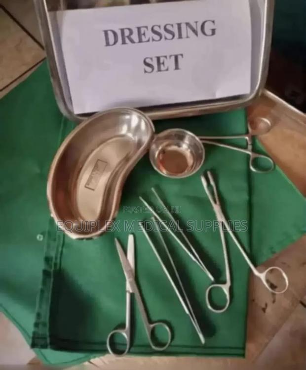 Surgical Dressing Set With Tray - main view