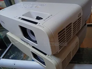 Epson Eb-84he – Big Screen Impact With Strong Sound Connectivity