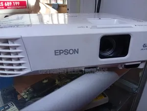 Epson Eb-S05 – Bright, Clear Designed for Everyday Professional Use