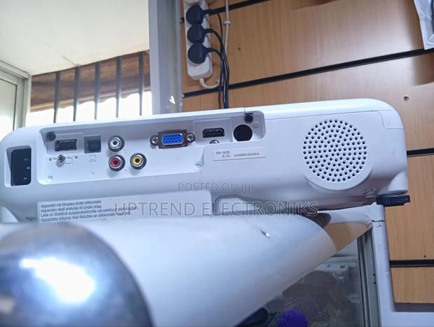 Epson Eb-S05 – Bright, Clear Designed for Everyday Professional Use - thumbnail 2