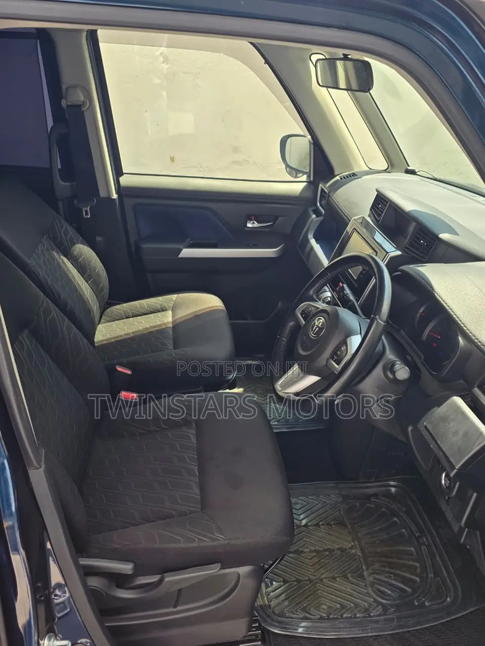 Toyota Tank 1.0 FWD 2019 Black