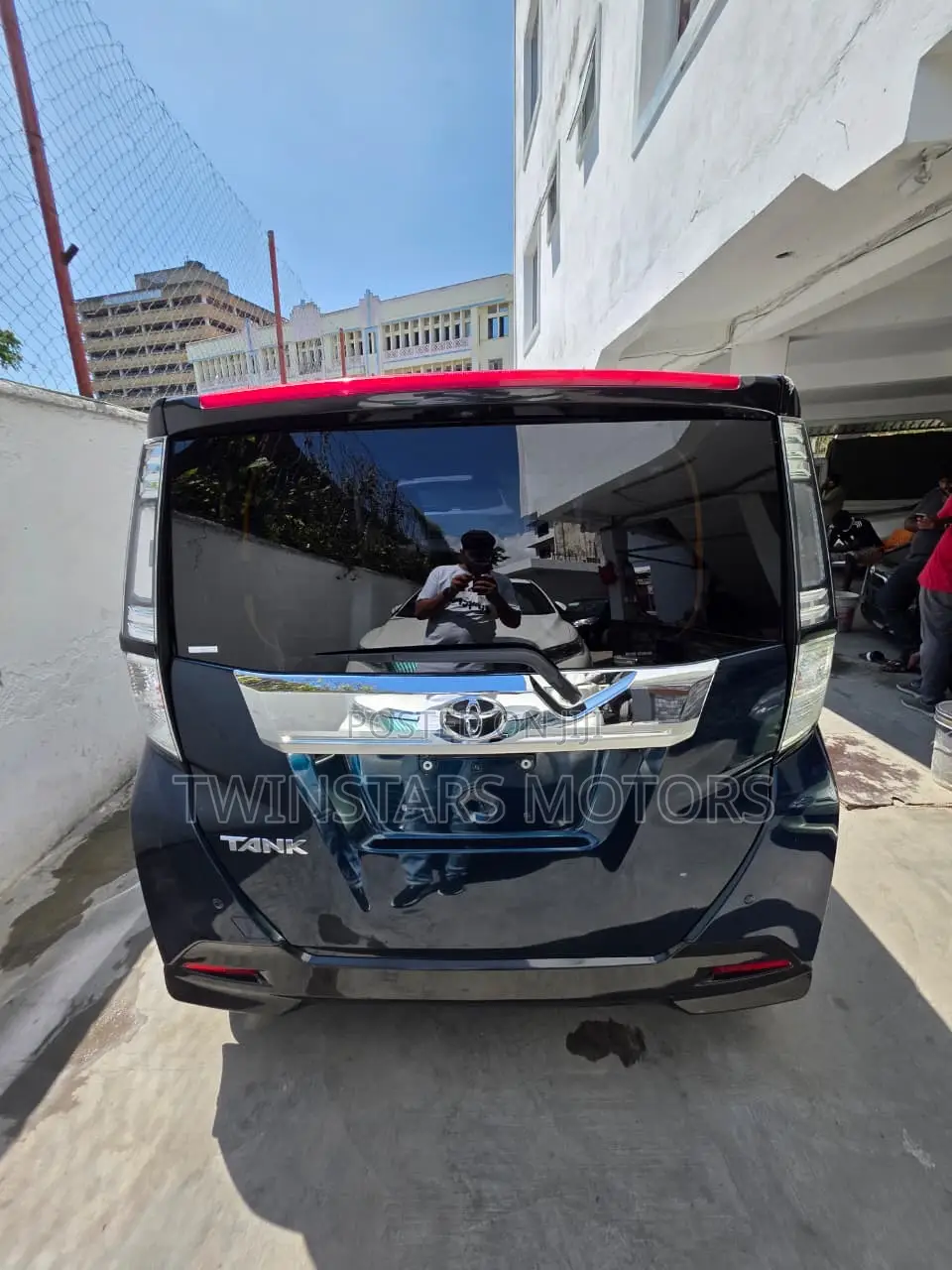 Toyota Tank 1.0 FWD 2019 Black