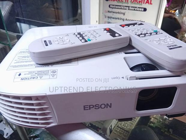 Epson Eb-S05 – Reliable, Portable, and Built for Everyday Performance - main view